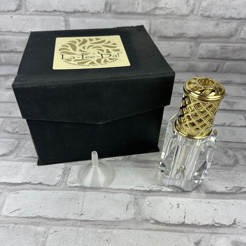 LA-TEE-DA! Marquis Facet Crystal Lattice Gold Home Effusion Fragrance Lamp Decor